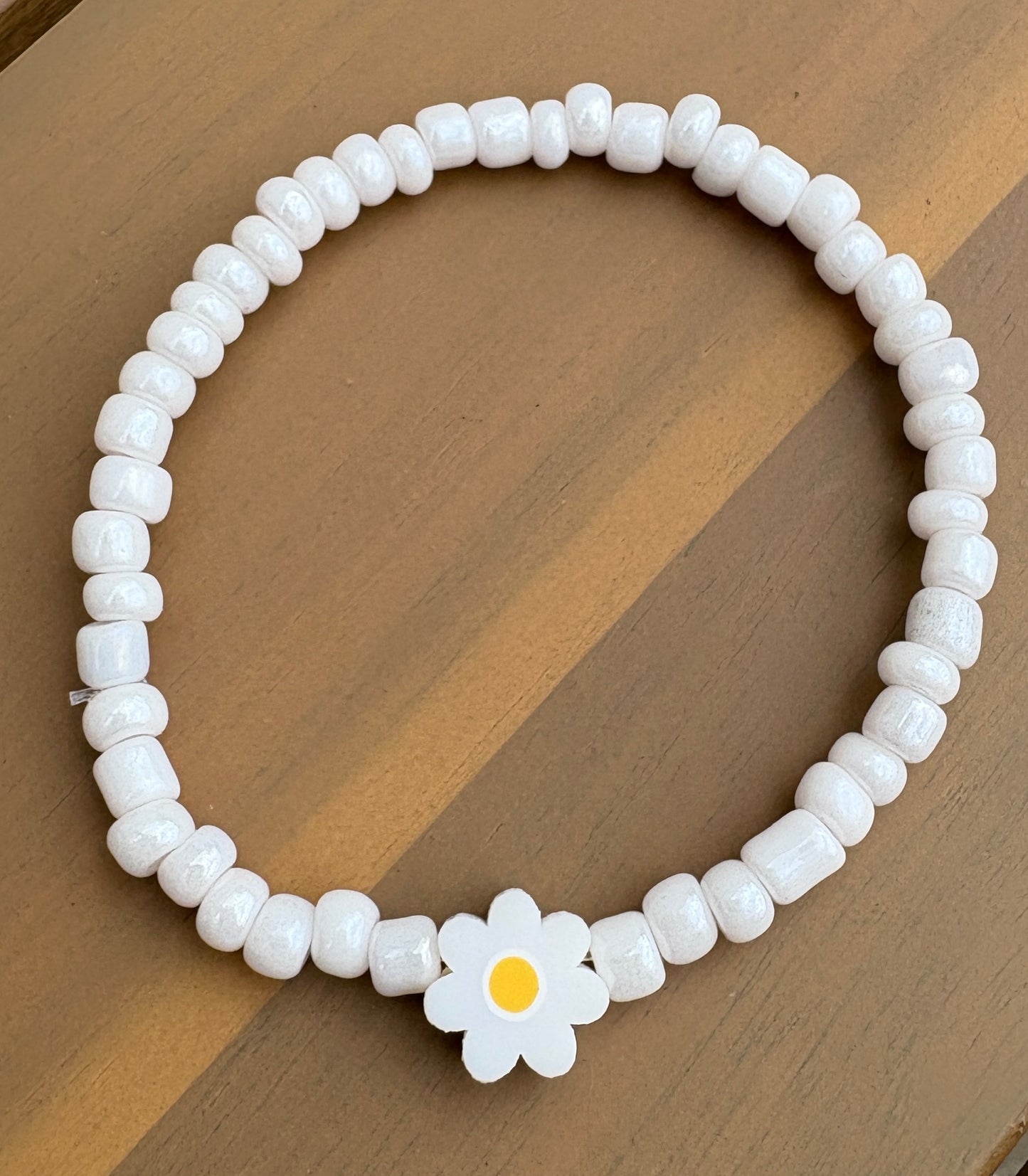 Daisy Pop White Beaded Bracelet