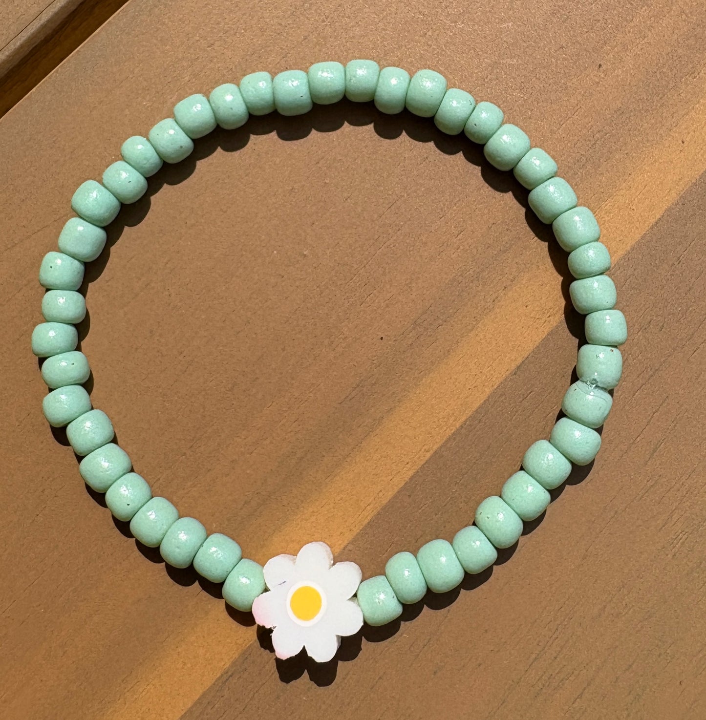 Daisy Pop Mint Green Beaded Bracelet