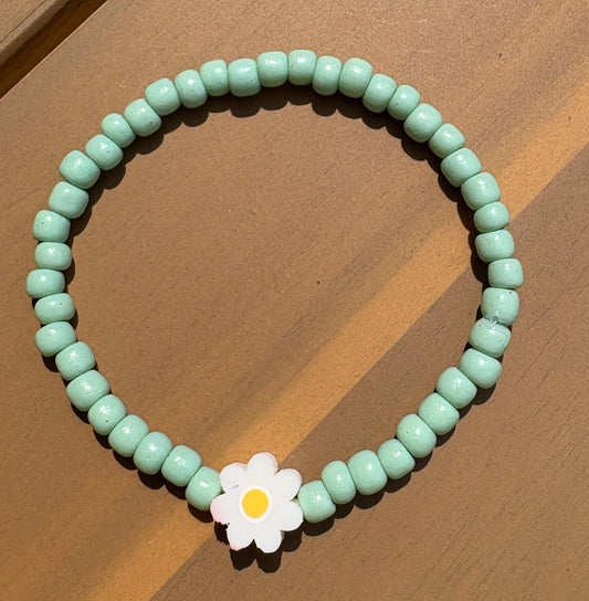 Daisy Pop Mint Green Beaded Bracelet